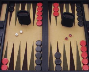 como jugar al backgammon